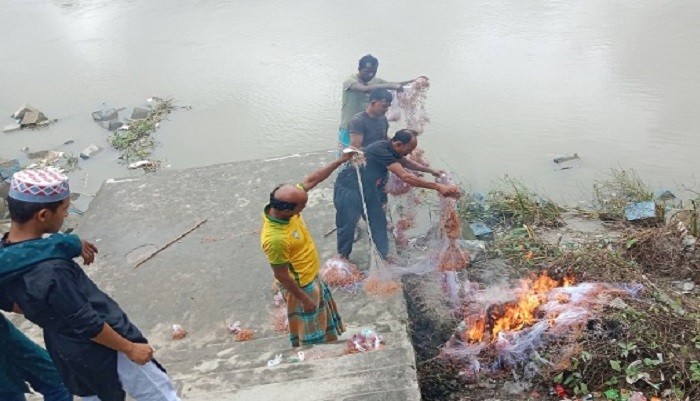 নওগাঁর পত্নীতলায় অভিযানে অবৈধ কারেন্ট জাল জব্দ